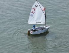 IM Sport-关于扬帆起航：帆船比赛中选手千里迢迢的信息