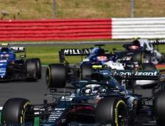 IM体育下载-关于迈凯伦完胜雷诺车队，塞恩斯扛起全队的信息