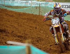 IM体育下载-哈利伯顿的魔法时刻，连续得分风暴撕裂火箭防线，雄鹿奠定胜局