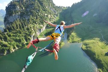 IM体育官方平台-周琦狂揽32+15创生涯新高，福建队末节逆转篮网