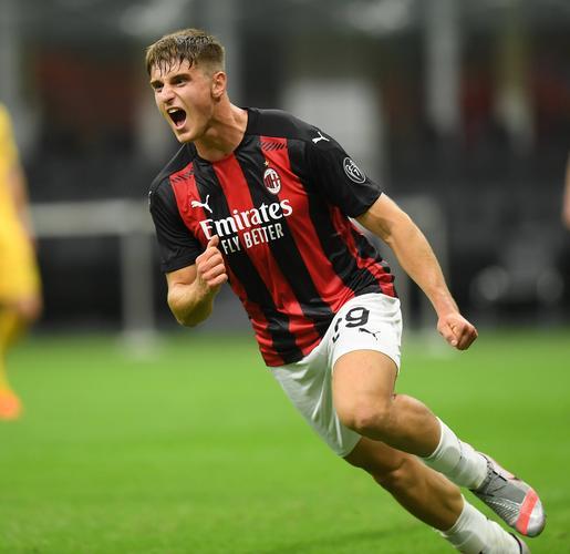 IM体育官网入口-关于AC米兰后卫组合稳固,助球队连续取得胜利的信息