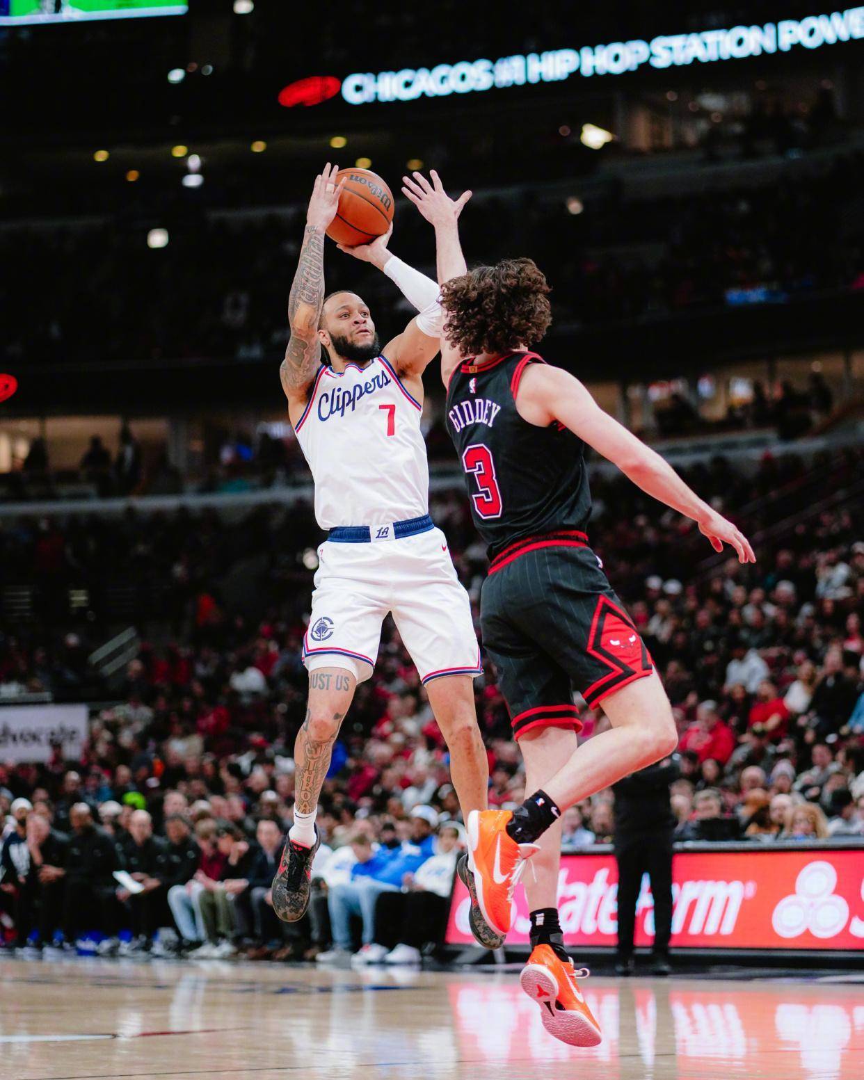 IM体育官网入口-菲律宾男篮险胜公牛，西蒙斯送出助攻