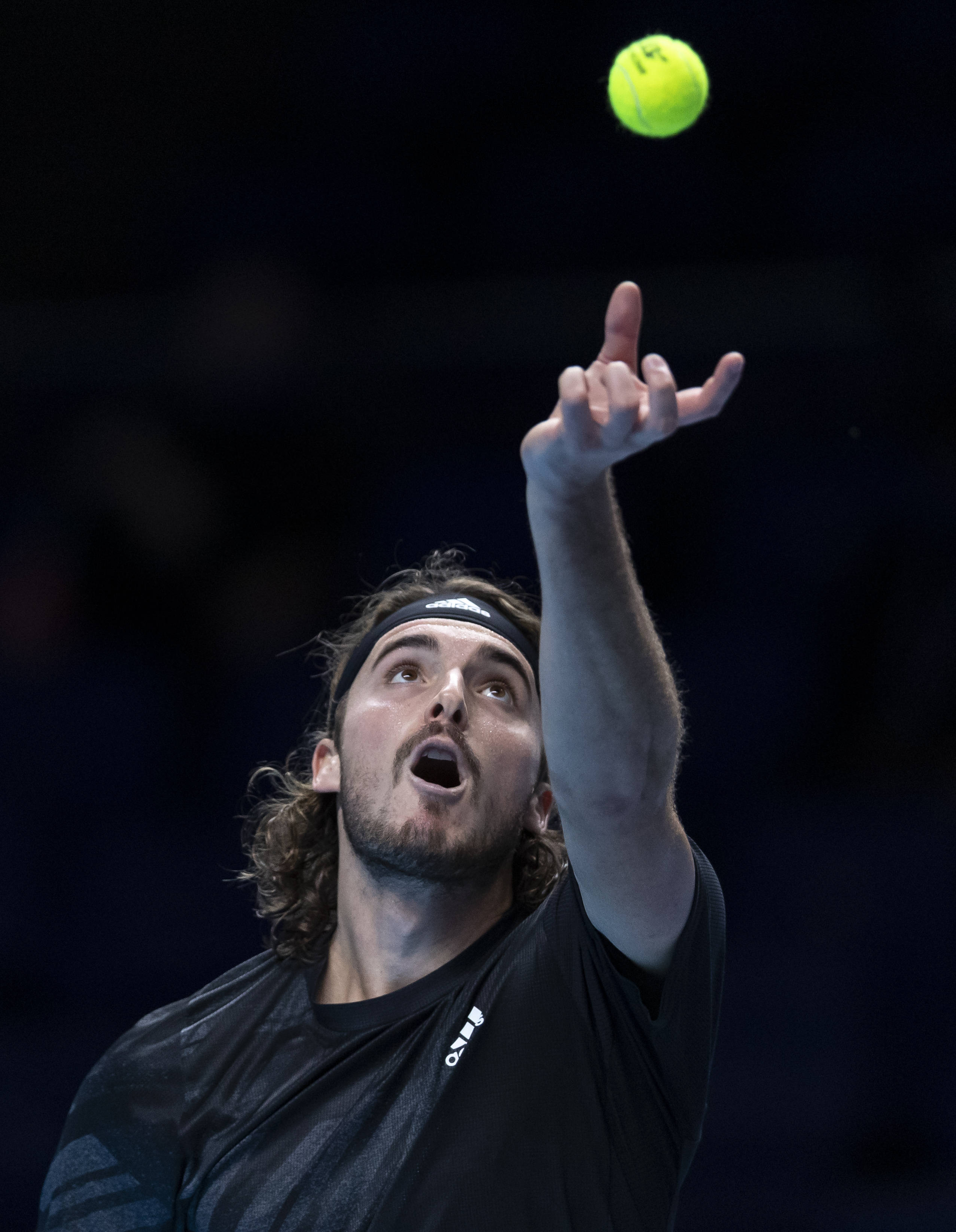 IM体育App下载-包含德国网球队横扫日本网球队,西西帕斯高光表现的词条