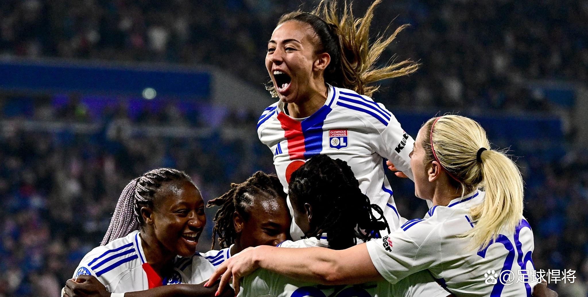 IM体育官方平台-奥地利女足球员齐聚备战国际比赛