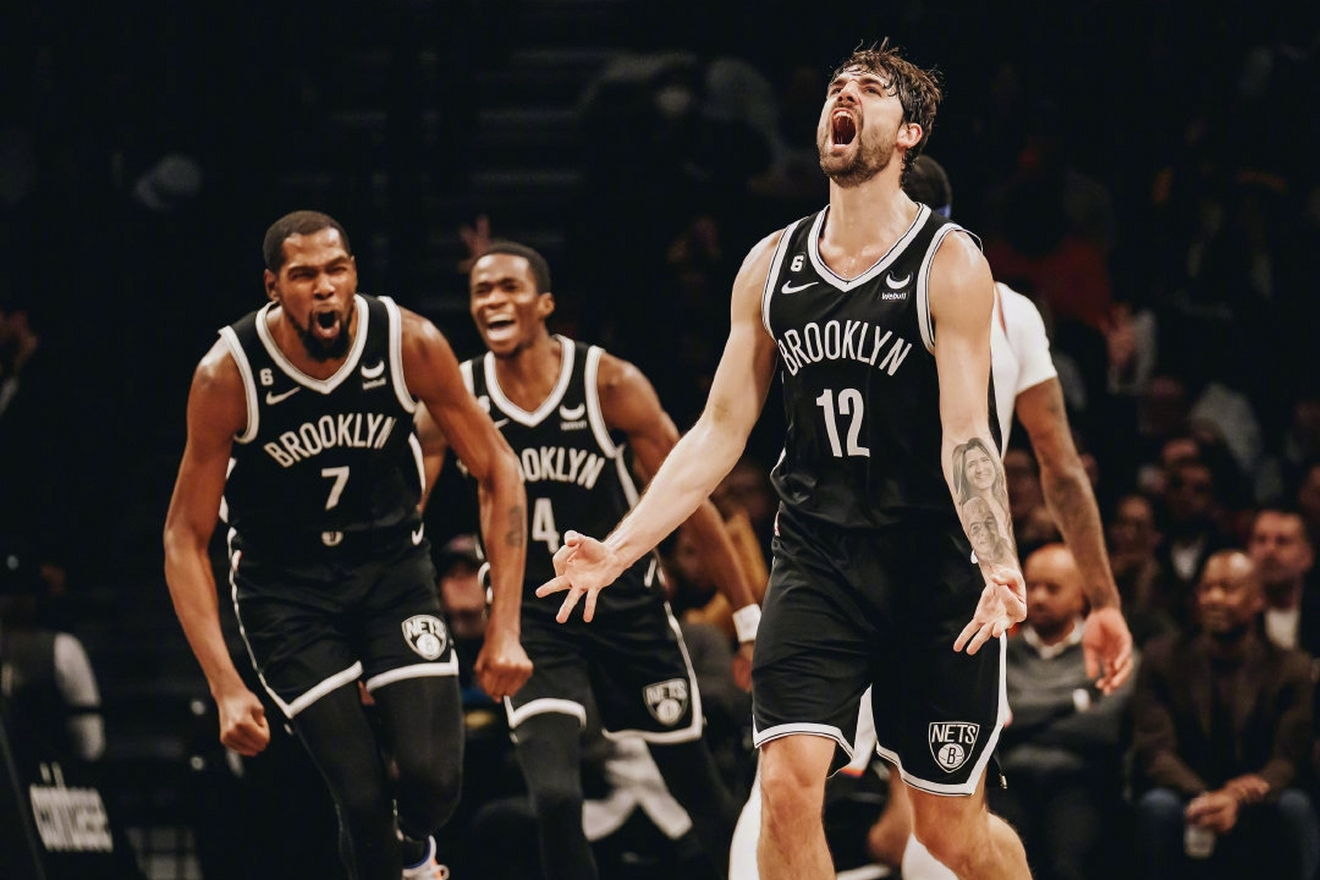 IM体育社区互动入口-猛龙惜败篮网,遭遇季后赛困境的简单介绍