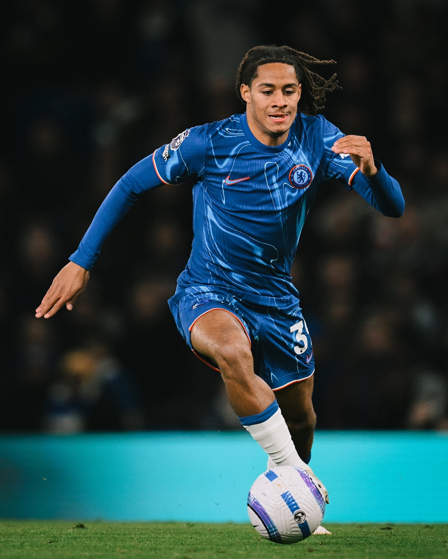 IM体育在线注册-切尔西三球大胜，蓝军升至第二位