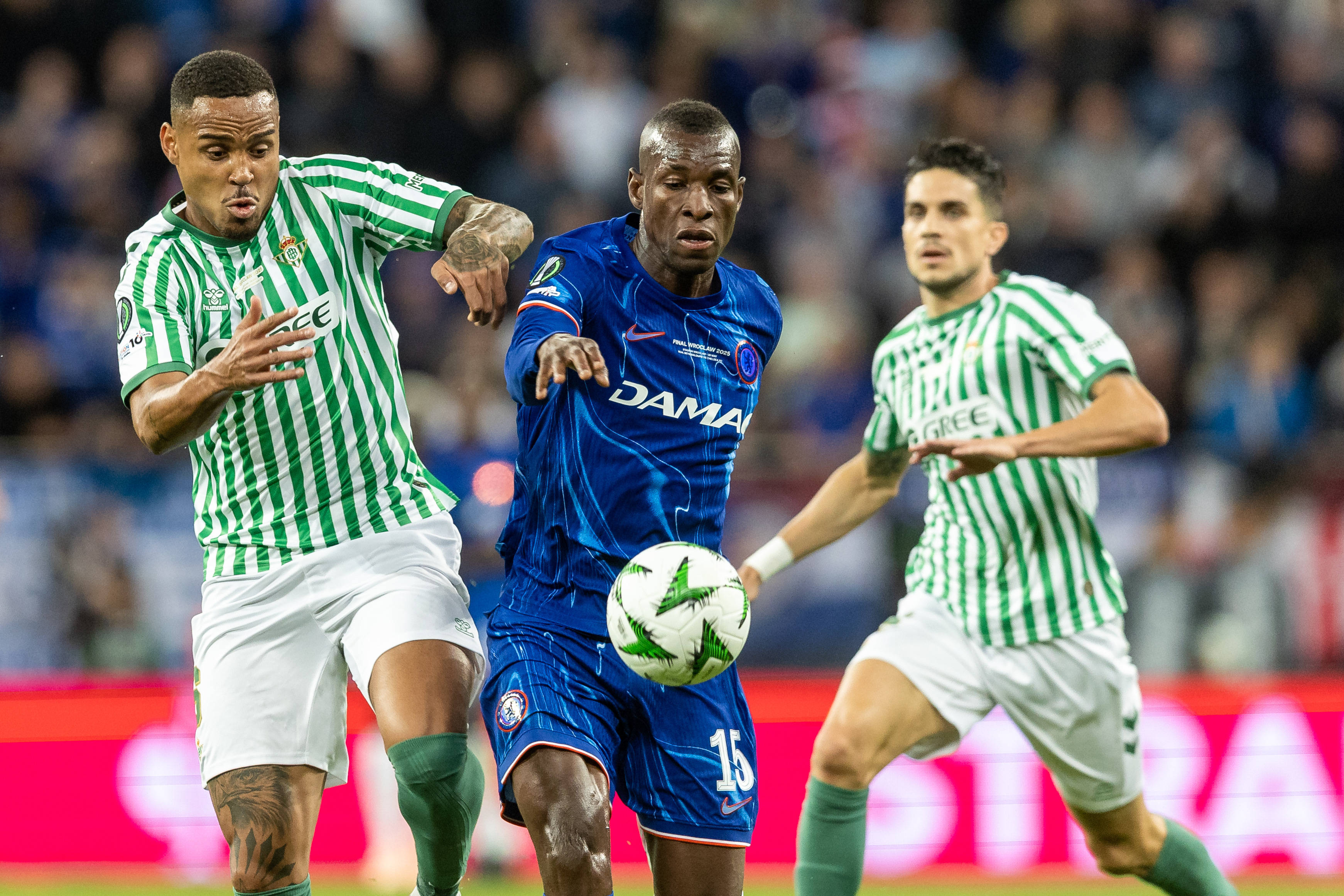 IM体育在线注册-切尔西三球大胜，蓝军升至第二位