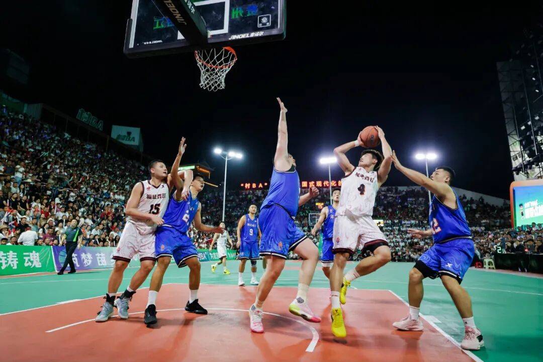 IM体育官方网-包含职业篮球总决赛打响,球队各显神通争夺胜利的词条